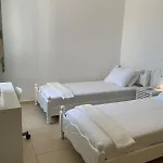 Karras House מלון *